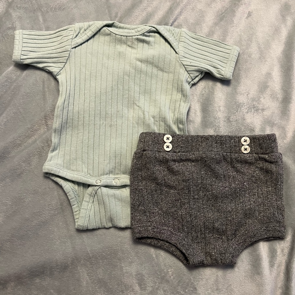 2pc Kate Quinn outfit set nwot nb and 3m baby boy or girl